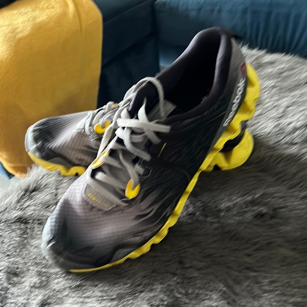 Reebok Zigtech Man Sneakers Size 11 Gray and Yellow